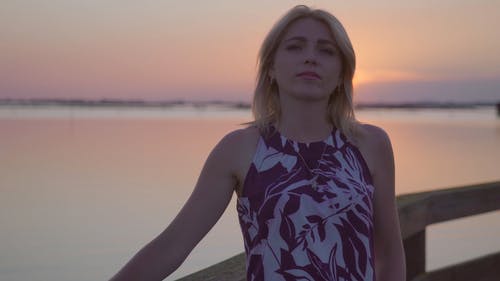 有关女人, 摆姿势, 日落的免费素材视频