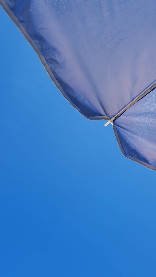 有关低角度,垂直视频,沙滩伞的免费素材视频