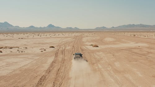 有关汽车, 沙漠, 沙漠植物的免费素材视频