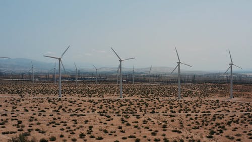 有关再生能源, 沙漠, 风力发电机的免费素材视频