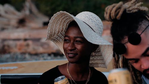 有关帽子, 微笑, 快乐的免费素材视频