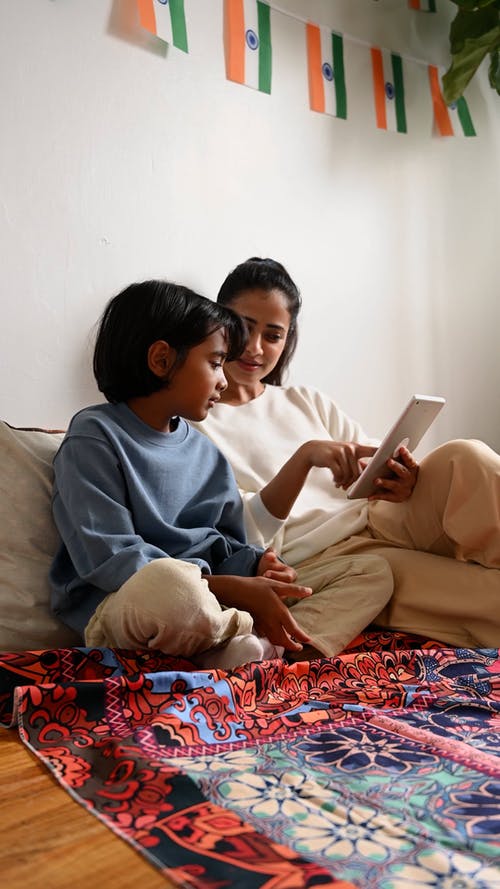 有关使用平板电脑, 儿童, 在家的免费素材视频