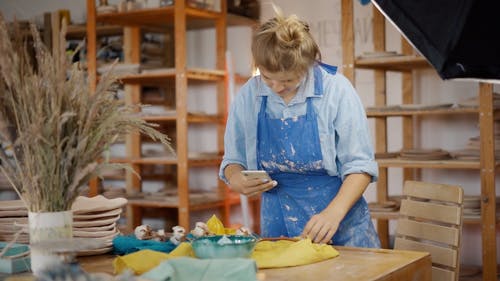 有关内容, 女人, 室内的免费素材视频