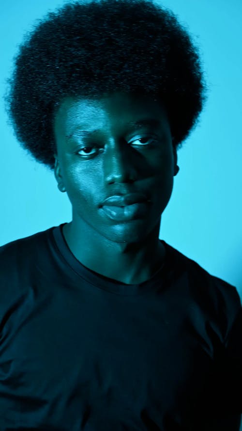 有关t恤, 人, 垂直视频的免费素材视频