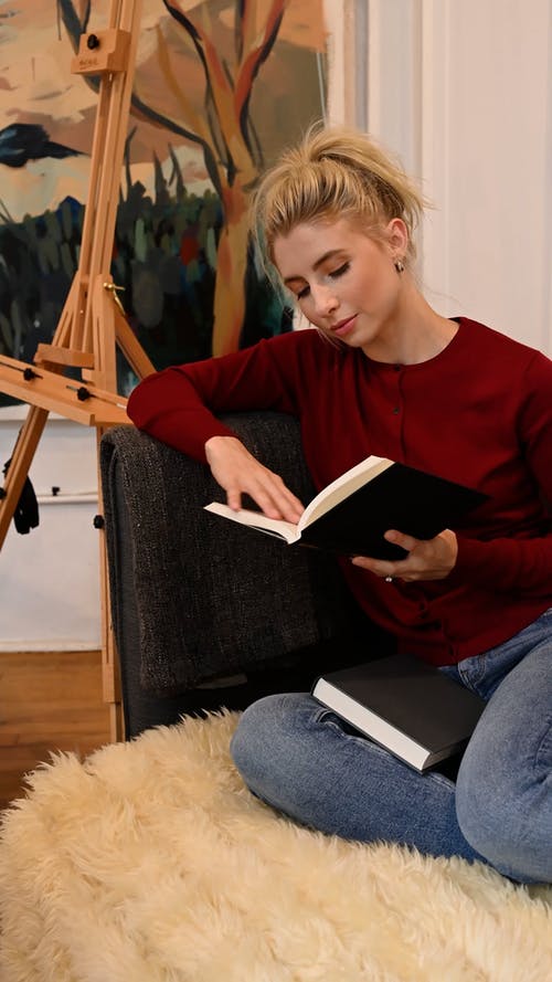 有关一串, 坐, 垂直视频的免费素材视频