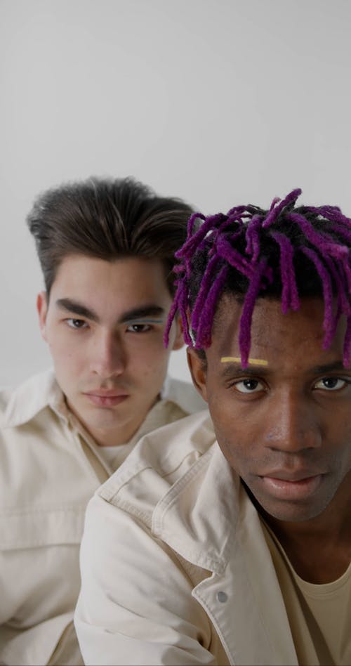 有关化妆品, 坐, 工作室拍摄的免费素材视频