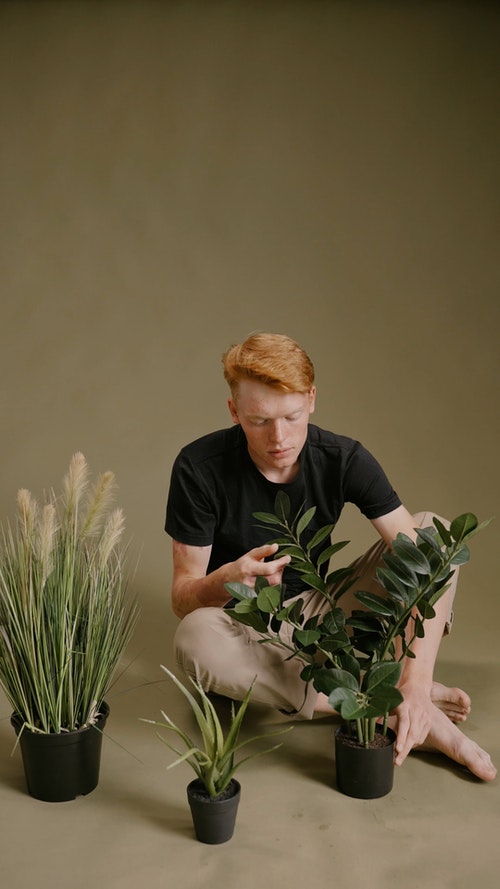 有关人,地板,坐的免费素材视频