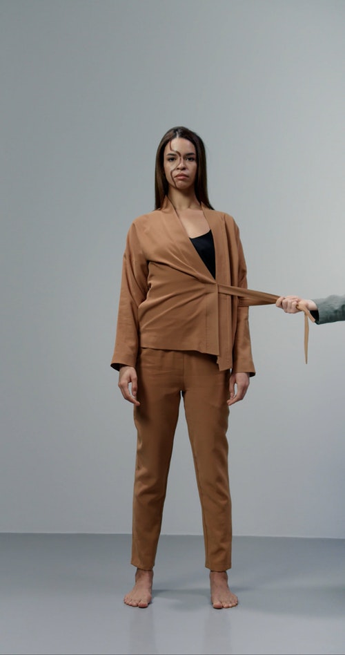 有关人,侧身,倚的免费素材视频