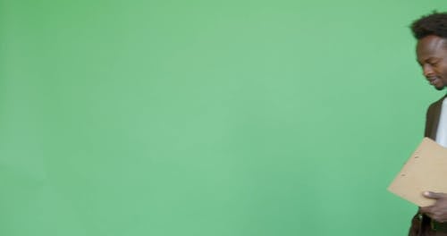 有关人, 使用平板电脑, 写字夹板的免费素材视频