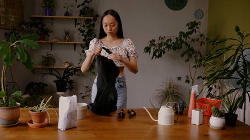 有关园丁, 围裙, 女人的免费素材视频