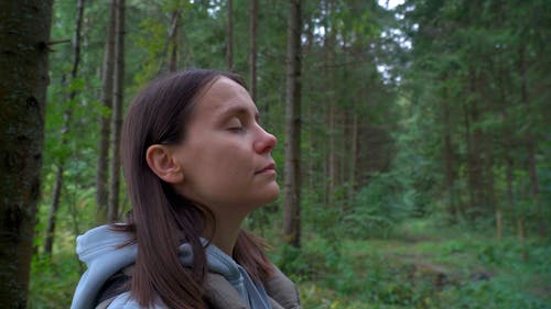 有关天性, 女人, 放松的免费素材视频