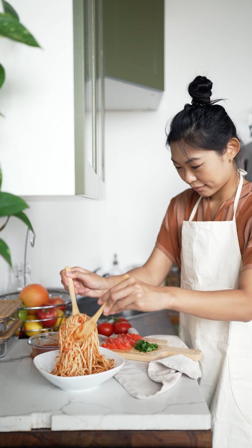 有关健康饮食, 准备食物, 国内厨房的免费素材视频