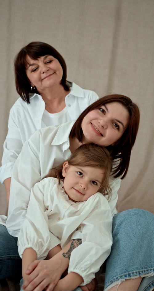 有关人,地板,坐的免费素材视频