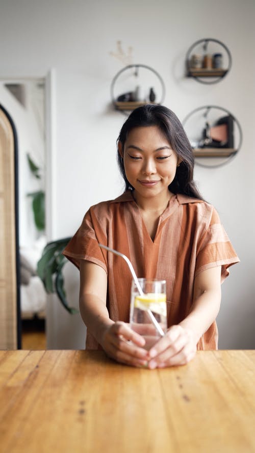 有关乾草, 人, 喝的免费素材视频