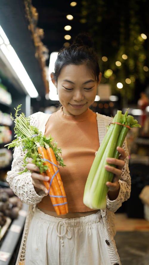 有关健康食品, 垂直视频, 女人的免费素材视频