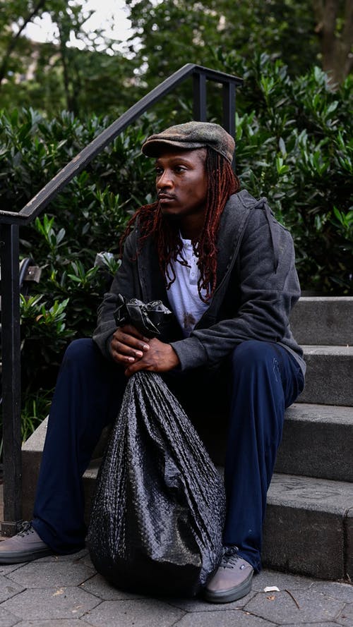 有关人, 伤心, 坐的免费素材视频