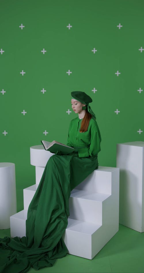 有关垂直视频, 女人, 工作室拍摄的免费素材视频