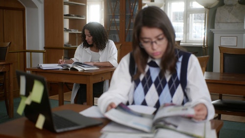 有关图书馆,大学,女性的免费素材视频