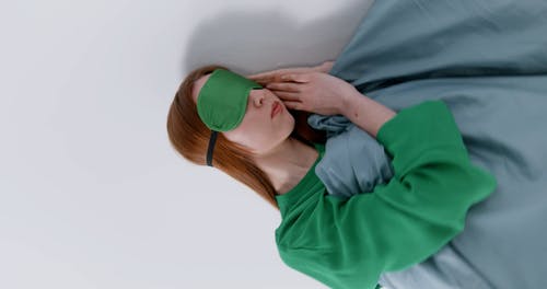 有关举起手臂, 伸展, 化妆的免费素材视频