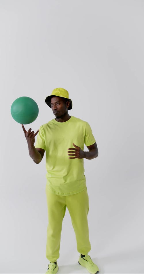 有关垂直视频, 室内, 工作室的免费素材视频