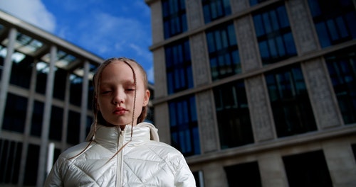 有关不情绪化,低角度拍摄,保暖的衣物的免费素材视频