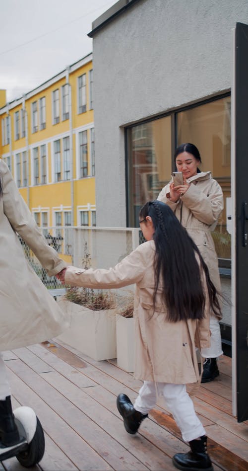 有关一小群人, 一起, 儿童的免费素材视频