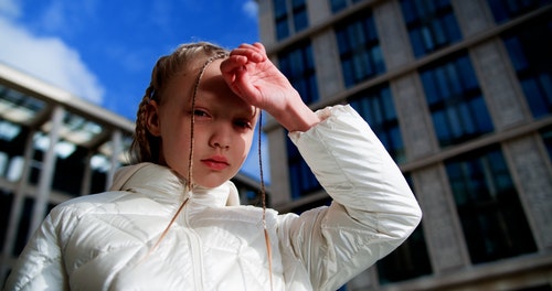 有关低角度视图,夹克,女孩的免费素材视频