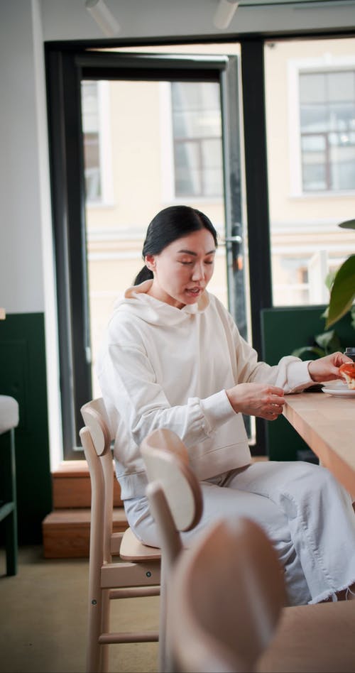 有关垂直视频, 女人, 家畜的免费素材视频