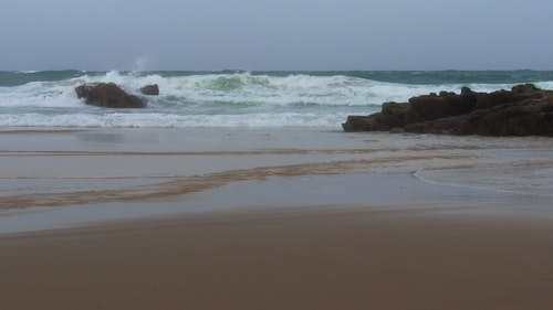 有关岩石,岸边,招手的免费素材视频