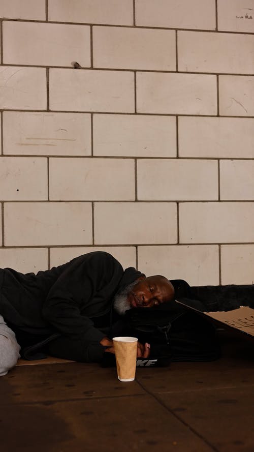 有关乞丐, 人, 地板的免费素材视频