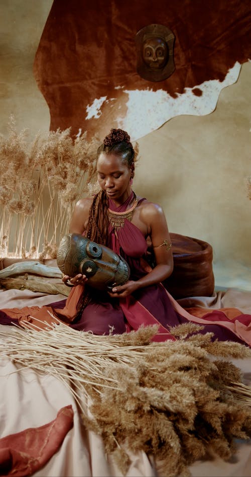 有关传统服装, 土着文化, 坐的免费素材视频