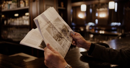 有关人,报纸,套装的免费素材视频