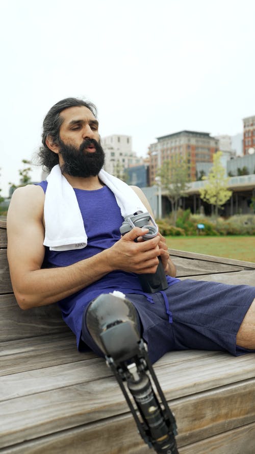 有关不倒翁, 人, 假腿的免费素材视频