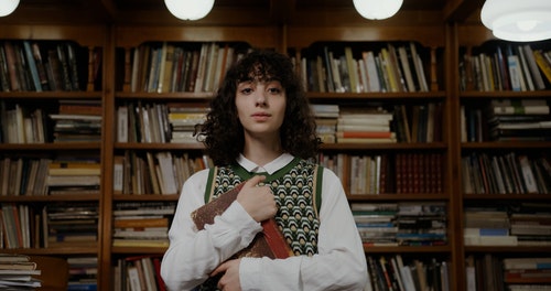 有关图书,女人,微笑的免费素材视频