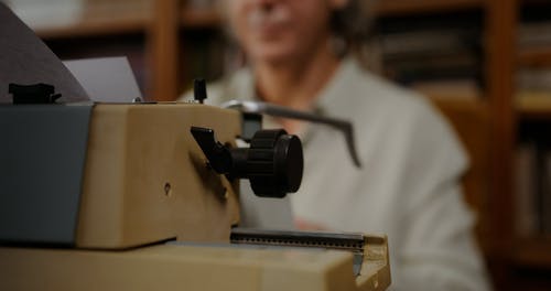 有关图书馆, 室内, 打字的免费素材视频