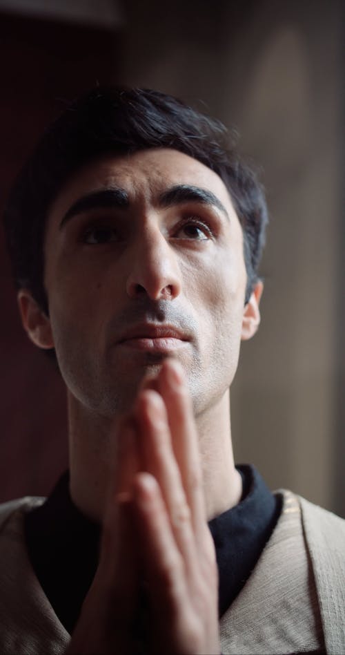 有关人, 双手合十, 垂直视频的免费素材视频