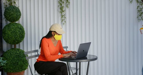 有关一次性杯子, 冠状病毒, 友谊的免费素材视频