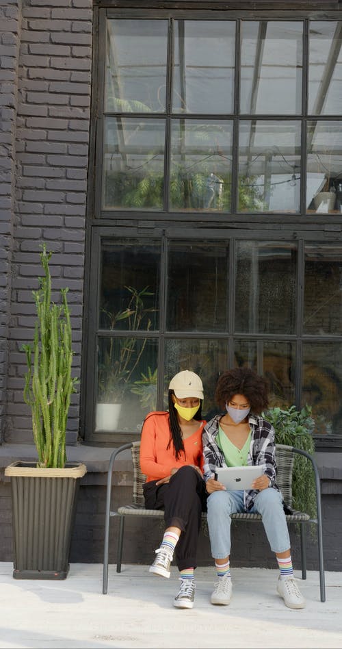 有关一对, 使用平板电脑, 保护的免费素材视频