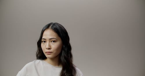 有关包包, 咖啡色头发的女人, 堆叠的免费素材视频