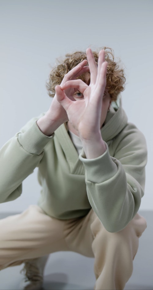 有关人,休闲装,垂直视频的免费素材视频