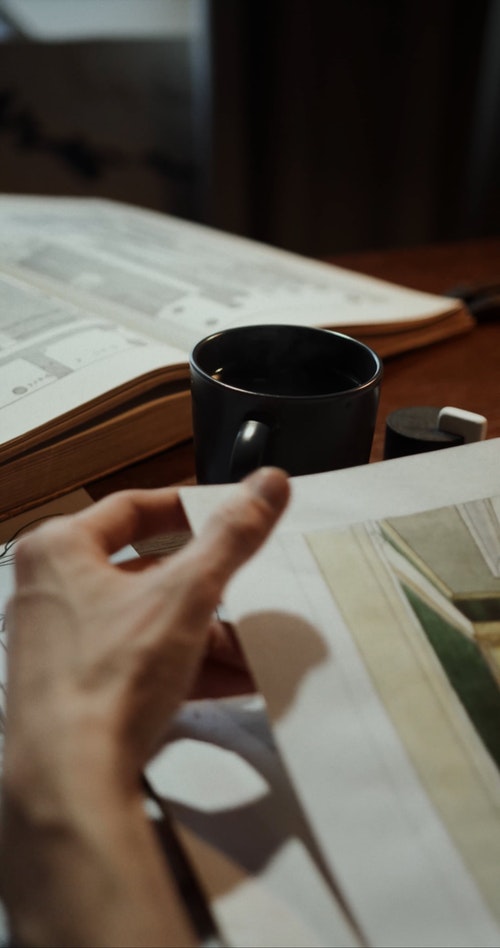 有关人,喝咖啡,在家工作的免费素材视频