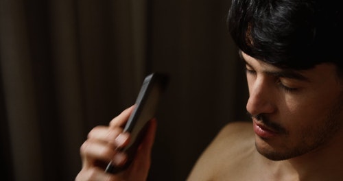 有关人,在家工作,在讲电话的免费素材视频