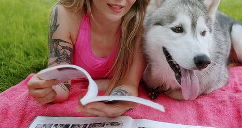 有关公园, 女人, 宠物的免费素材视频