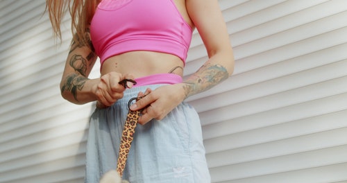 有关人,女人,宠物的免费素材视频