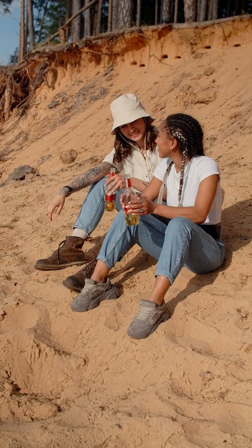 有关一起, 喝, 坐的免费素材视频