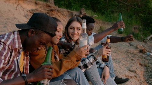 有关人,冒险,喝的免费素材视频