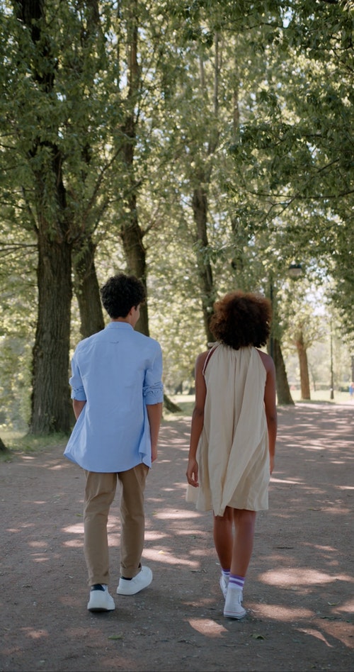 有关从后面,公园,垂直视频的免费素材视频