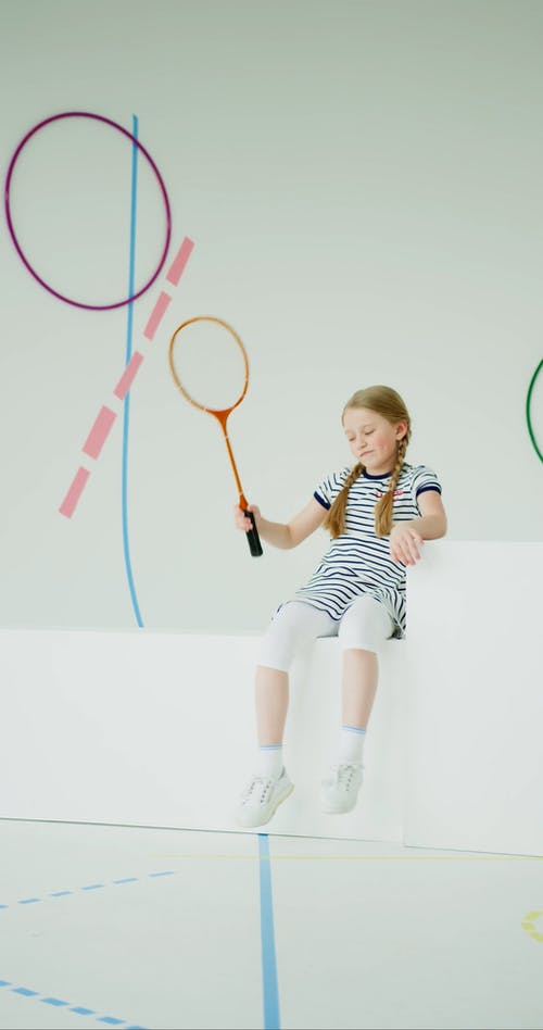 有关坐, 垂直视频, 女孩的免费素材视频