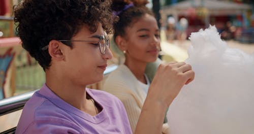 有关一对, 吃, 坐的免费素材视频