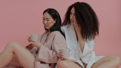 有关化妆品, 坐, 大笑的免费素材视频